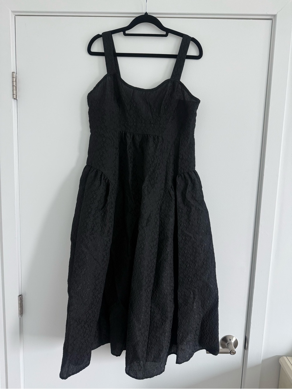 Moon River Black Textured Sleeveless Dress